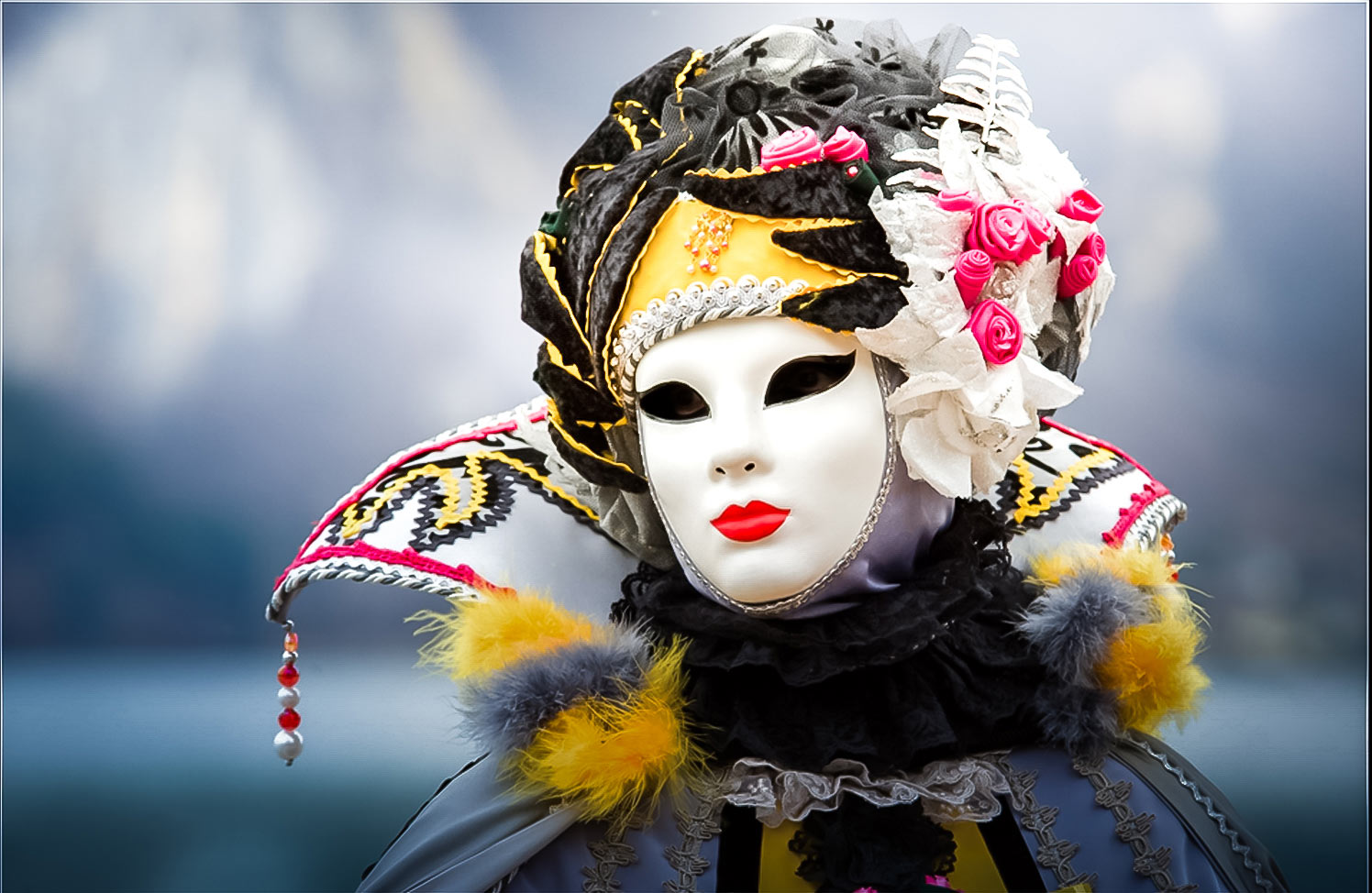 Pourquoi se maquiller au Carnaval ? La réponse de Tête à modeler