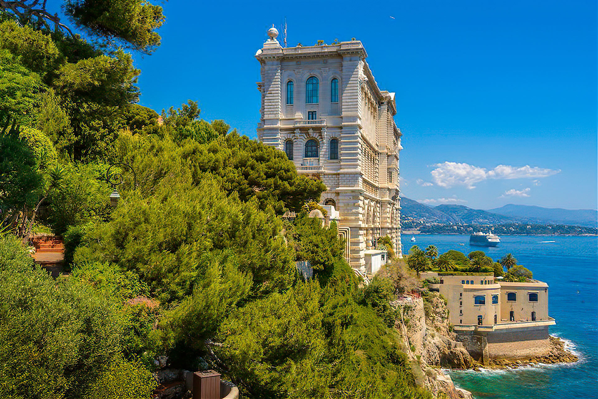 Batiscafo delante del Museo Oceanográfico de Mónaco - Picture of  Monte-Carlo, Monaco - Tripadvisor